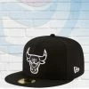 New Era Chicago Bulls Black And White 59FIFTY Fitted Hat