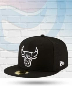 New Era Chicago Bulls Black And White 59FIFTY Fitted Hat