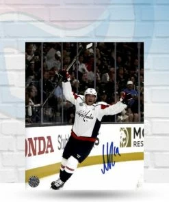 Fan Cave Sports Nicklas Bäckström Washington Capitals Autographed Celebrating 8x10 Photo - COA