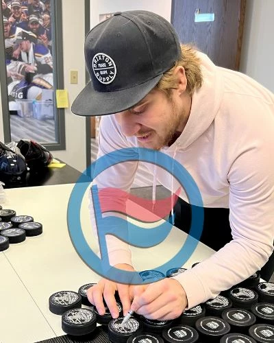 Fan Cave Sports Robert Thomas Autographed St Louis Blues Mini Replica Helmet: Navy - JSA Autographed Memorabilia 3 Fan Cave Sports Robert Thomas Autographed St Louis Blues Mini Replica Helmet: Navy - JSA Autographed Memorabilia